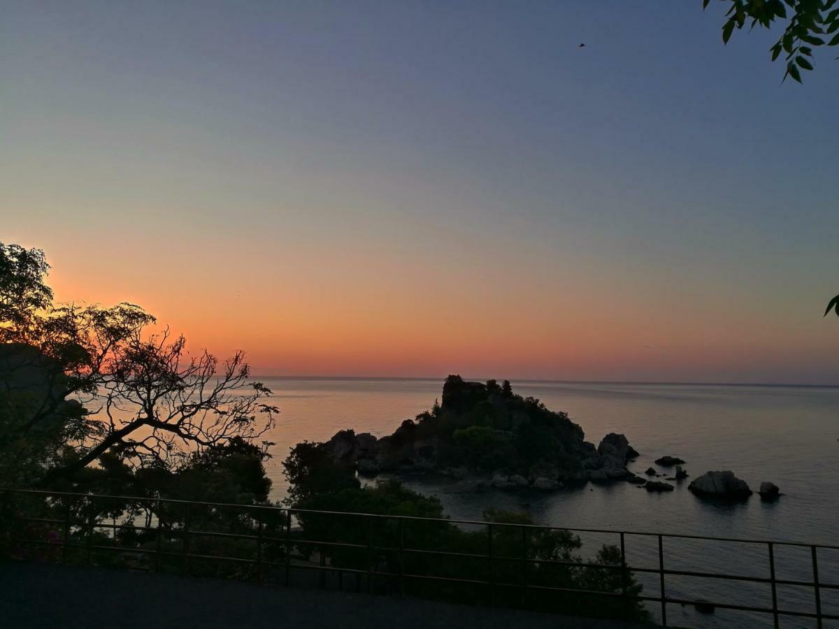 Relax House Villa Giardini Naxos Exterior photo