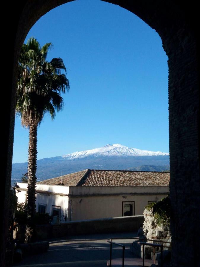 Relax House Villa Giardini Naxos Exterior photo