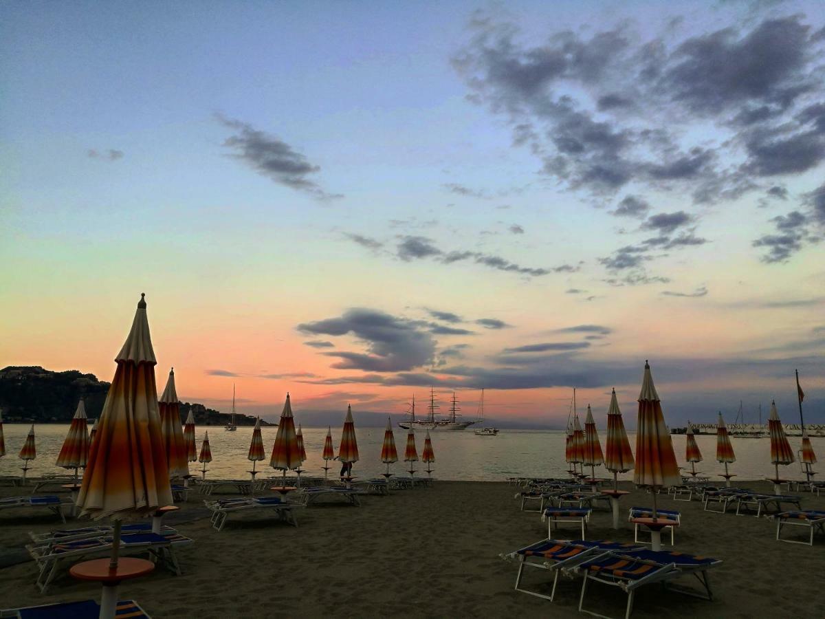 Relax House Villa Giardini Naxos Exterior photo